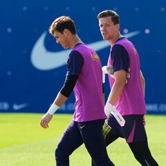 Szczesny y Gerard Martín se estrenan en una lista, Bardghji sigue fuera