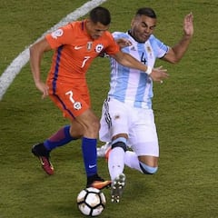 El reencuentro de Sánchez con su gran rival en los Chile-Argentina