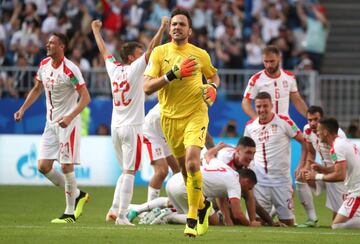 En otros de los juegos más cerrados vimos lucir al serbio Stojković, quien venció en el duelo de arqueros al costarricense Keylor Navas. Fue una de las revelaciones en la primera jornada de la Copa del Mundo de Rusia.