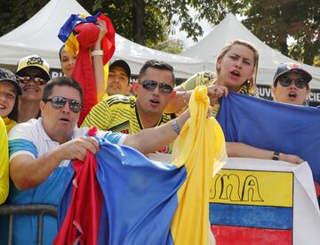 Muchos colombianos salieron a las calles de París para celebrar el triunfo de Egan Bernal en el Tour de Francia. La capital francesa se viste de amarillo, azul y rojo.