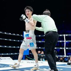 El ‘chico increíble’ destruye con una lluvia de golpes al invicto Kyoguchi