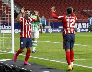 Luis Suárez, a pase de Lodi, marcó el 2-0 definitivo.