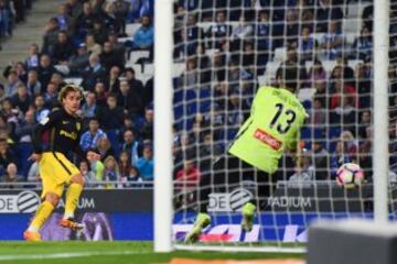 Griezmann volleys past Diego López. 0-1. Min.72