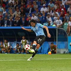 Cavani clasifica a Uruguay a los cuartos de final