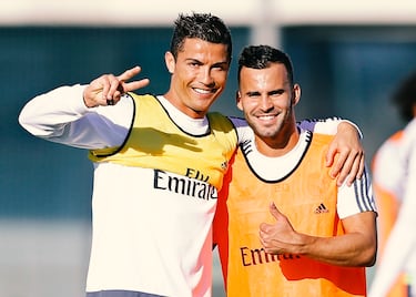 Se Cristiano é 'Bug', o cara é 'Bichito'. Canty mencionou comer na mesa com o maior. Ele não coloca o teto. "Eu sonhava em conseguir uma bola de ouro em quatro anos"Ele disse que 2014. O ano de 2018 ele não gosta em Maelstsrom. A lesão no melhor momento para fazê -lo perder o vôo. A BBC fechou a porta e o PSG tenta gerar o talento em 2016. Em Paris, nunca está usando e empréstimo para Lan Palase, City e Sports assinaram. Depois de jogar em Johor Darul Takzim FC, do Lowue Super Malaysian Supply, Jesum neste verão retornou ao LAS. 