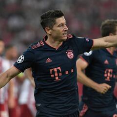 Lewandowski acude al rescate de un Bayern gris