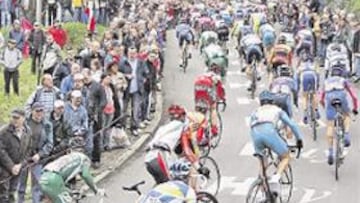 <b>UN TERRIBLE REPECHO DE 800 METROS</b> El mítico Muro de Huy es la meta y el punto diferencial de la Flecha Valona. Sólo tiene 800 metros, pero hay rampas de hasta el 22% en una curva, lo que convierte el final de esta carrera en un sprint agónico con los corredores a cámara lenta, levantados del sillín y lanzándose sobre los pedales.