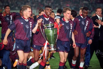 Los primeros gemelos que ganaron jntos la Copa de Europa, con el Ajax en 1995. Se marcharon juntos al Barcelona en 1998 y luego coincidieron de nuevo en el Glasgow Rangers en 2004. Coincidieron en 50 partidos con al Selección de Países Bajos y forman tándem en los banquillos, actualmente en el Al-Jazira de la liga de Emiratos Árabes.  