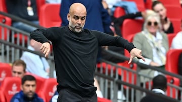 LONDON (United Kingdom), 27/04/2025.- Manchester City's manager Pep Guardiola gestures during the FA Cup semi-finals soccer match between Nottingham Forest and Manchester City, in London, Britain, 27 April 2025. (Reino Unido, Londres) EFE/EPA/VINCE MIGNOTT EDITORIAL USE ONLY. No use with unauthorized audio, video, data, fixture lists, club/league logos, 'live' services or NFTs. Online in-match use limited to 120 images, no video emulation. No use in betting, games or single club/league/player publications.