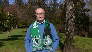 Argimiro Martones posa para AS con la bufanda del Arenteiro