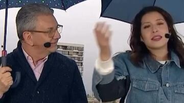 A María José Quintanilla la enviaron a trabajar bajo la lluvia y no se la dejó pasar a su jefe en vivo: “Fue idea de él...”