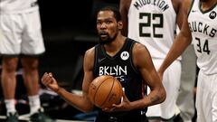 Kevin Durant, alero de Brooklyn Nets, ante Milwaukee Bucks.