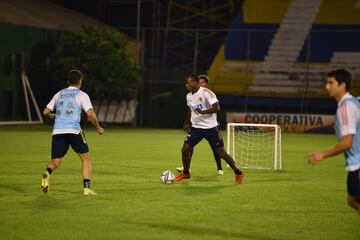 El equipo dirigido por Reinaldo Rueda entrenó en el estadio Feliciano Cáceres en Luque antes de la fecha 10 de las Eliminatorias Sudamericanas