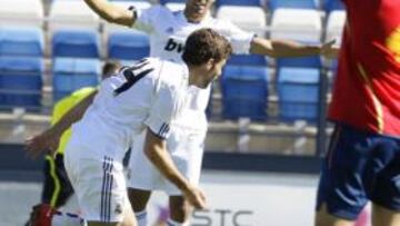 <b>GOL DE ORO. </b>Javi H. echa a correr tras marcar en el 88'.