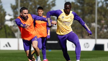Carvajal persigue a Mendy en un entrenamiento de la temporada pasada.