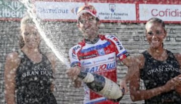 Dani Moreno celebrando la victoria en la cuarta etapa de la Vuelta a España 2013 entre las localidades de Lalín (Pontevedra) y Fisterra (A Coruña)