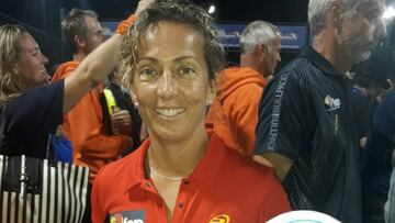 Gala Le&oacute;n posa tras proclamarse campeona del mundo de p&aacute;del en categor&iacute;a de +45 a&ntilde;os.