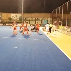 España vence a Inglaterra y acaba líder en la primera fase