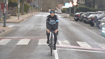 Mikel Landa posa con el maillot del Sky.