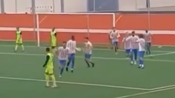 Todo el mundo habla de esta celebración en pleno partido de fútbol: “La tierra es plana...”