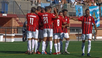 Los jugadores del Unión Adarve celebran un gol en el Vicente del Bosque en el Adarve-Coria de Segunda Federación 2022-2023.