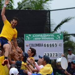 Giraldo y la celebración tras el triunfo en la Copa Davis