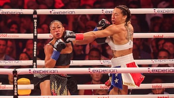 Alycia Baumgardner y Jennifer Miranda durante el combate en Nueva York.