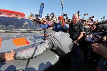 El veterano piloto español Carlos Sainz ganó, el agotador Rally Dakar por cuarta vez, convirtiéndose a los 61 años en el ganador de mayor edad de la carrera.