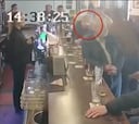Le llueven las críticas: el terrible puñetazo de McGregor a un hombre mayor en un bar