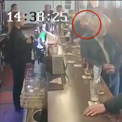 Le llueven las críticas: el terrible puñetazo de McGregor a un hombre mayor en un bar