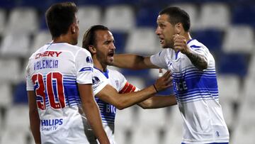 Futbol, Universidad Catolica vs Velez Sarsfield.
 Cuartos de final de la Copa Sudamericana 2020.
 El jugador de Universidad Catolica Luciano Aued, derecha, celebra su gol contra Velez Sarsfield durante el partido de vuelta de los cuartos de final de la Copa Sudamericana disputado en el estadio San Carlos de Apoquindo de Santiago, Chile.
 15/12/2020
 Andres Pina/Photosport
 
 Football, Universidad Catolica vs Velez Sarsfield.
 2020 Copa Sudamericana Championship quarter final.
 Universidad Catolica&acirc;s player Luciano Aued, right, celebrates after scoring against Velez Sarsfield during the Copa Sudamericana quarter final second leg match held at the San Carlos de Apoquindo stadium in Santiago, Chile.
 15/12/2020
 Andres Pina/Photosport