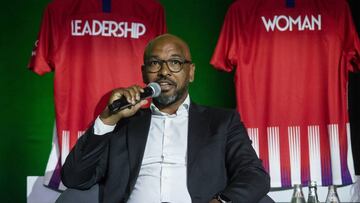 Marcos Senna en un evento de Leadership Woman Football.