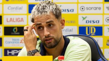 LAS PALMAS DE GRAN CANARIA (ESPAÑA), 30/07/2024.- La Unión Deportiva Las Palmas ha presentado este martes a uno de sus últimos fichajes, el centrocampista belga Adnan Januzaj. EFE/Quique Curbelo