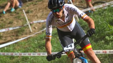 El ciclista espa?ol Sergio Mantec車n, durante una competici車n.
