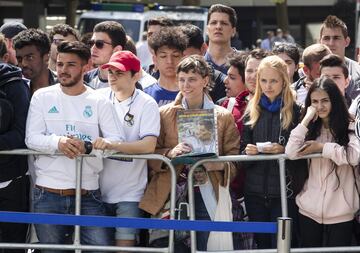 Seguidores presentes a la llegada del club blanco a Múnich.