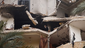 A Palestinian woman inspects the site of an Israeli strike on a house, amid the ongoing conflict between Israel and Palestinian Islamist group Hamas, in Rafah in the southern Gaza Strip, February 10, 2024. REUTERS/Ibraheem Abu Mustafa