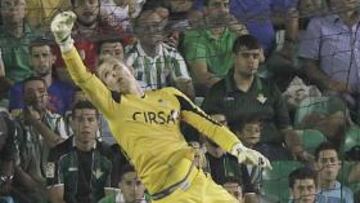 <b>VITAL. </b>Adri¨¢n estuvo fant¨¢stico contra la Real Sociedad.