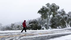 Follow the progress of the winter storm moving over Southern California. All the updates and images live of the blizzard in the Los Angeles area.