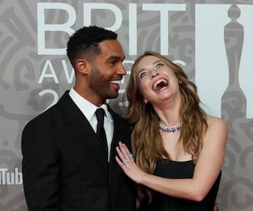 Lucien Laviscount y Camille Razat.