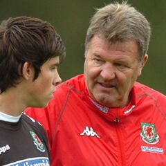 Toshack achaca las múltiples lesiones de Bale a que le hacen jugar por la banda derecha