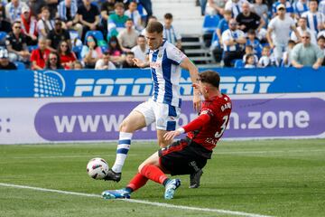 Diego García, en el remate de su segundo gol al Mirandés este domingo. 