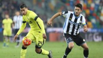 Jeison Murillo defiende la pelota ante Udinese. 