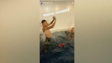 Mbappé y compañia se divierten con celular de Verrati en el agua