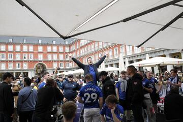 Los seguidores del Chelsea llenan el centro de Madrid
