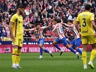 Soccer Football - LaLiga - Atletico Madrid v Getafe - Riyadh Air Metropolitano, Madrid, Spain - March 14, 2026 Atletico Madrid's Nahuel Molina celebrates scoring their first goal Obed Vargas and Jose Maria Gimenez REUTERS/Violeta Santos Moura