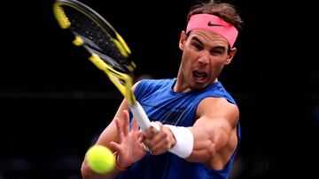 Rafa Nadal entrena para preparar el Rolex Paris Masters.