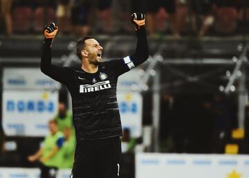 Es uno de los grandes porteros de la Serie A. El guardameta esloveno ha jugado 482 partidos en Italia en los que ha encajado 545 goles y ha dejado la porter赤a a cero en 169. Handanovic, con 346 encuentros, es el tercer portero con m芍s partidos en el Inter tras Zenga y Bordon. A sus 36 a?os ha sido nombrado en tres ocasiones como jugador del a?o en Eslovenia.