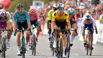 El ciclista del Lotto-Soudal Arnaud De Lie finaliza cuarto en el esprint de la Clásica de Bretaña, donde el belga Wout Van Aert se llevó la victoria.