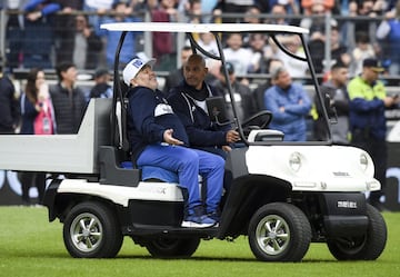 The Argentinean legend returns to his homeland as the new coach of Gimnasia La Plata and the fans were out in force at the Estadio Juan Carmelo Zerillo.