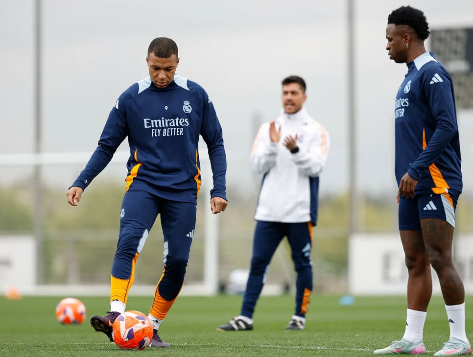 عودة مبابي وفينيسيوس للتدريبات مع ريال مدريد واستعدادهما لمواجهة سيلتا فيغو